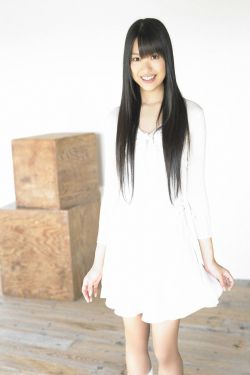 美女扒开尿口露出奶头不遮挡图片